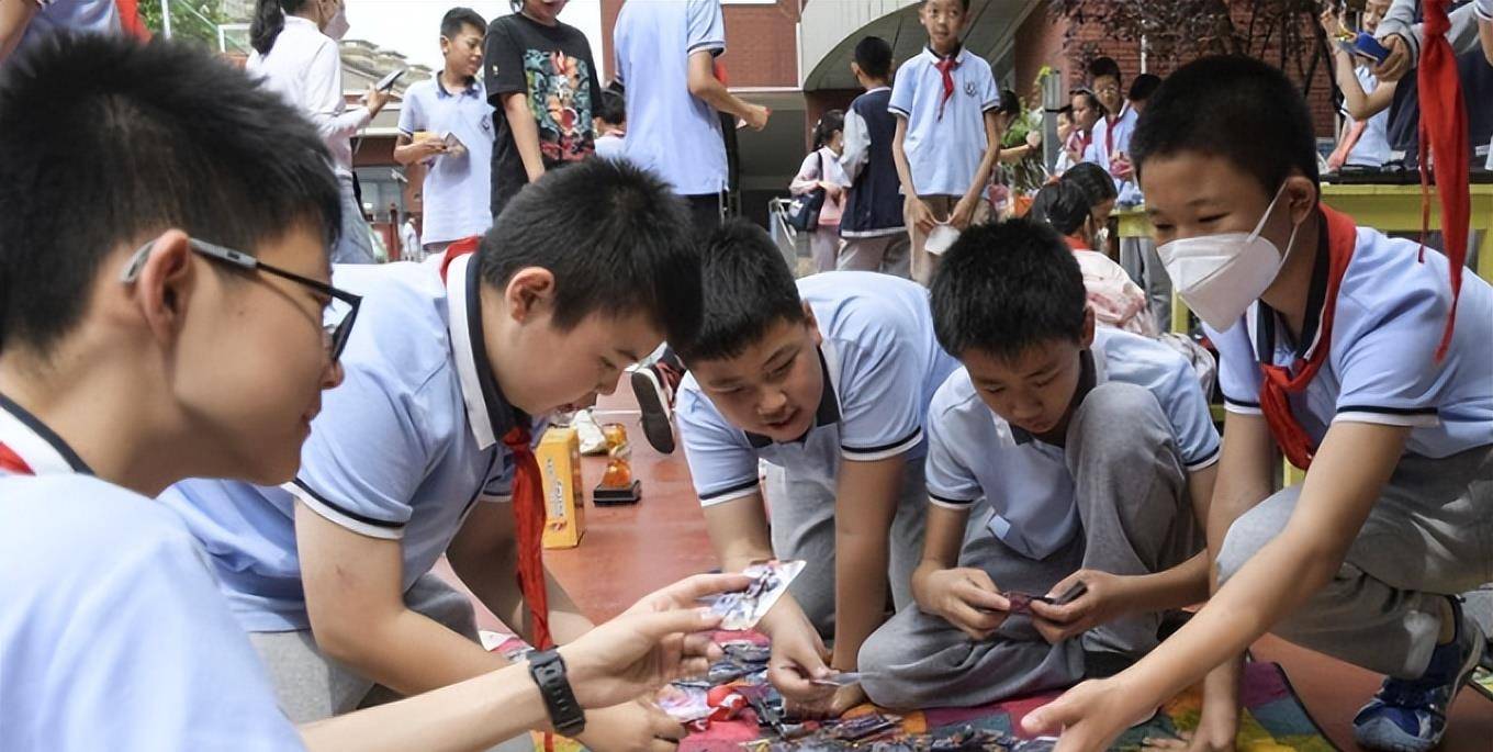 江夫妇靠几毛一张小卡牌竟实现了人生逆袭CQ9电子平台入口狂赚44亿！这对浙(图10)